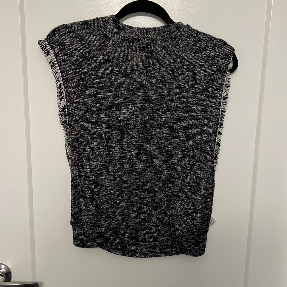 Adorable frilly sleeveless top!